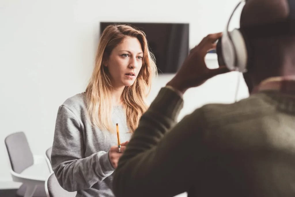 Why Is EMDR So Controversial – Therapist guiding patient during EMDR session